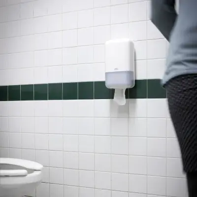 Tork 556000 C Katlamalı Tuvalet Kağıdı Dispenseri Beyaz - 5