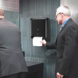 Tork 551108 Matic Sensörlü Hareketli Havlu Dispenseri Siyah - 4